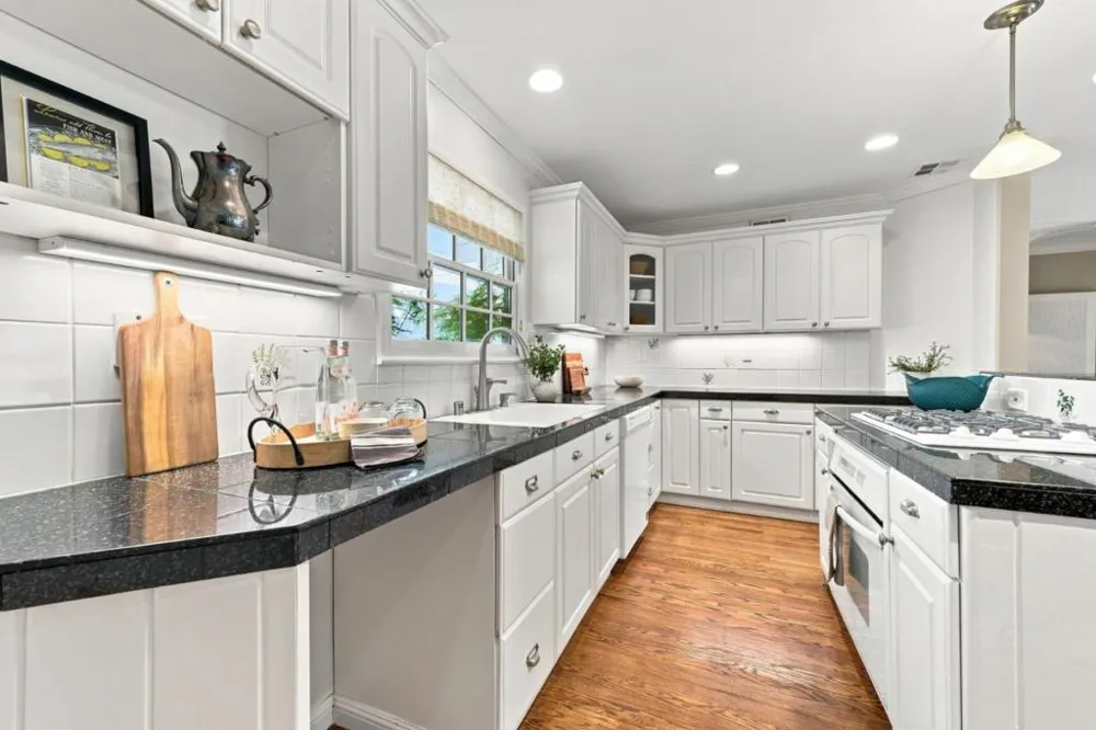 2 Bradley Court Redwood City, CA 94061