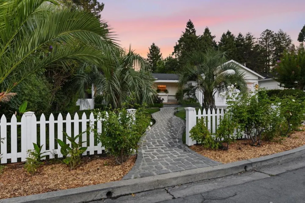 2 Bradley Court Redwood City, CA 94061