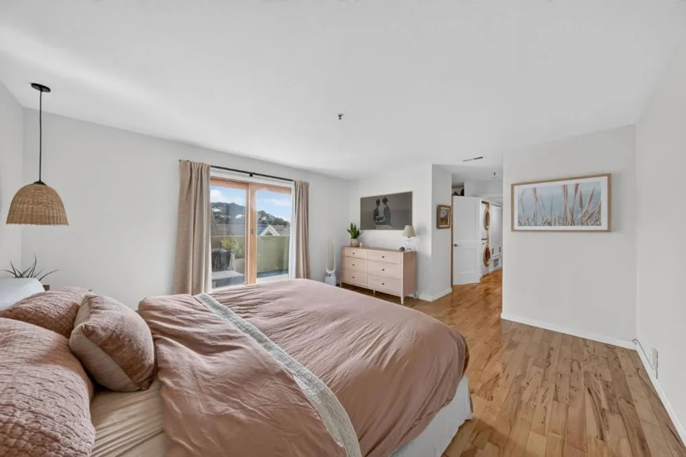 2355 Beach Boulevard #204 Pacifica, CA 94044