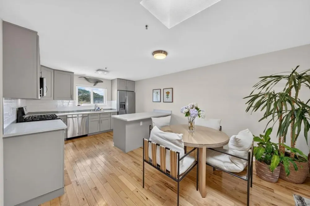 2355 Beach Boulevard #204 Pacifica, CA 94044