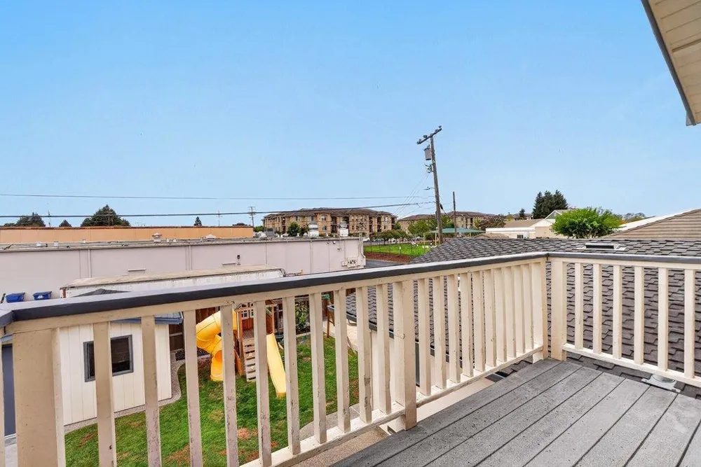 929 Lake Village Drive Watsonville, CA 95076