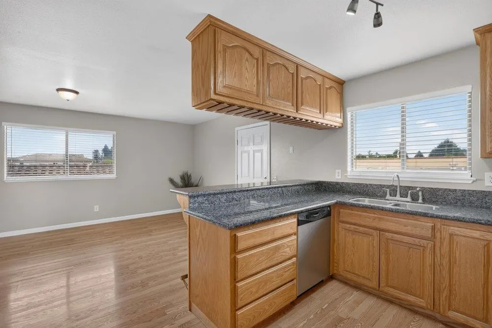 929 Lake Village Drive Watsonville, CA 95076