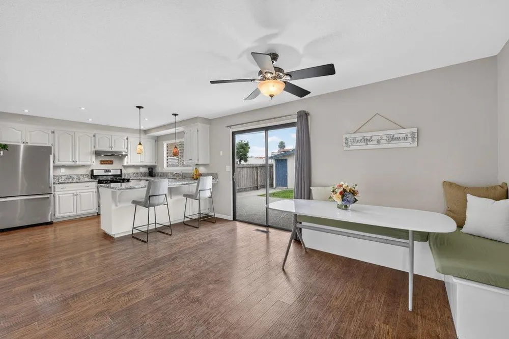 929 Lake Village Drive Watsonville, CA 95076