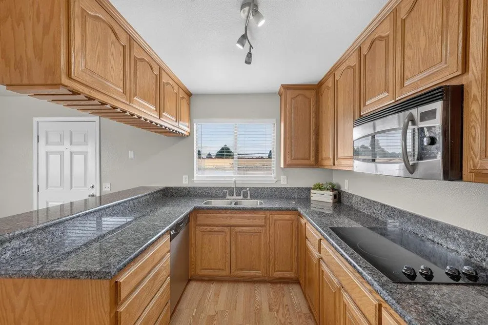 929 Lake Village Drive Watsonville, CA 95076