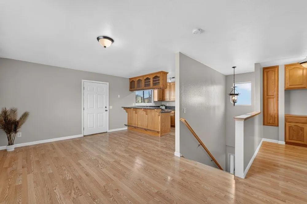 929 Lake Village Drive Watsonville, CA 95076