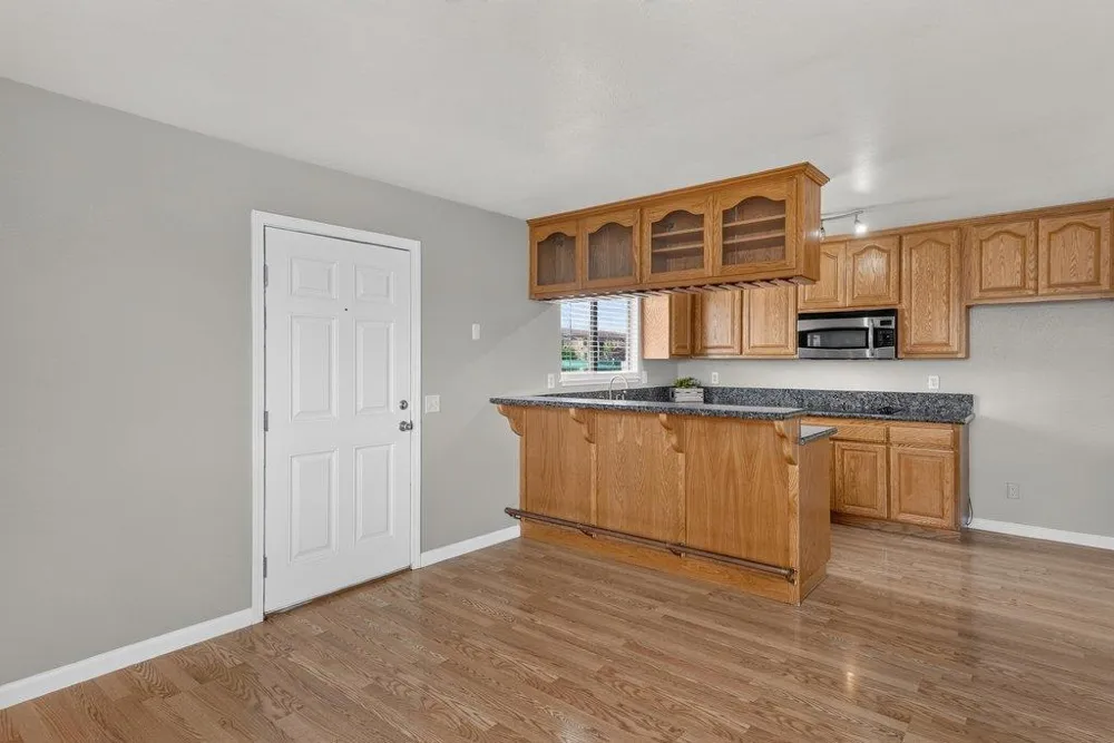 929 Lake Village Drive Watsonville, CA 95076