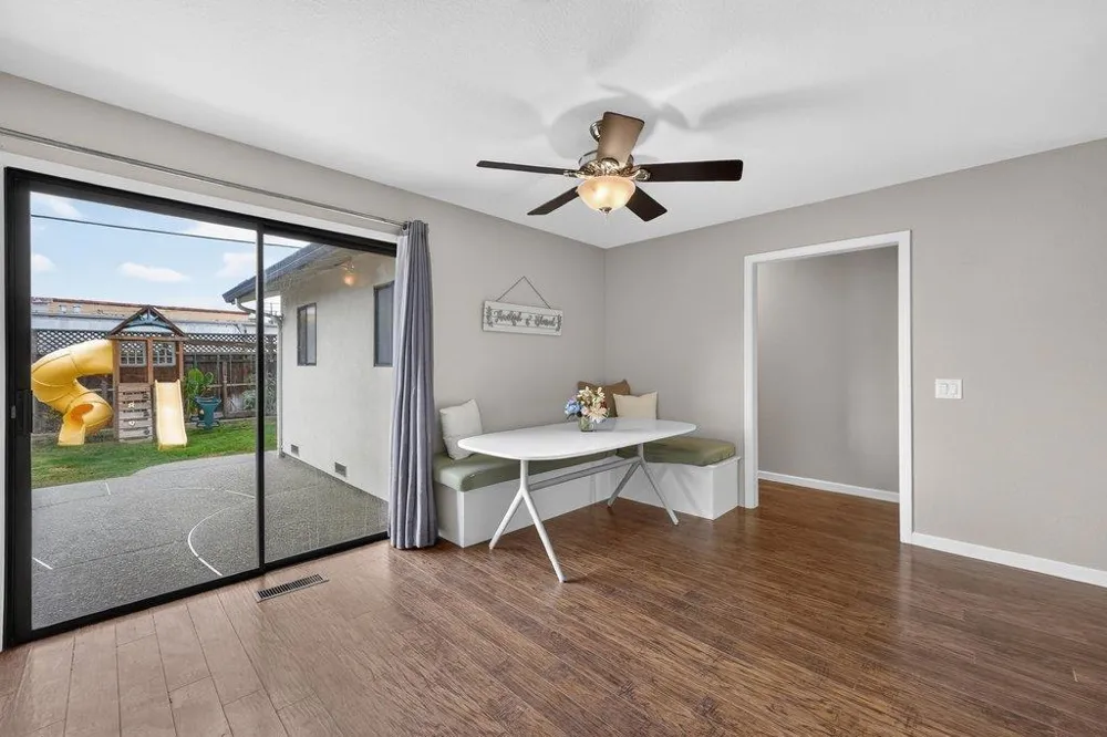 929 Lake Village Drive Watsonville, CA 95076