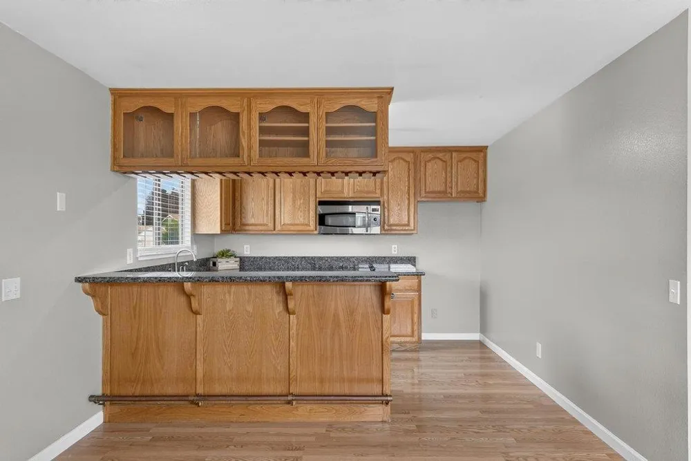 929 Lake Village Drive Watsonville, CA 95076