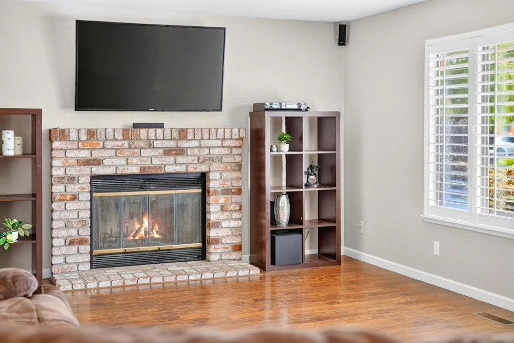 929 Lake Village Drive Watsonville, CA 95076