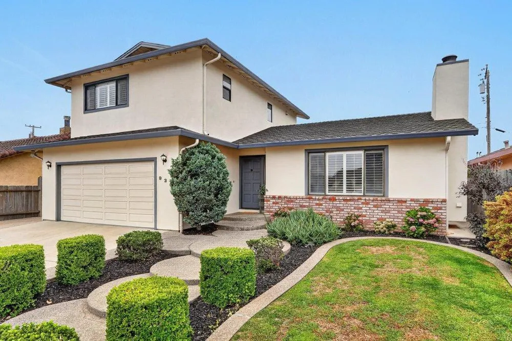 929 Lake Village Drive Watsonville, CA 95076