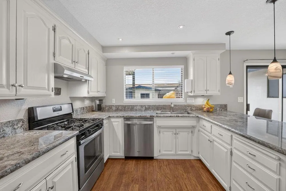 929 Lake Village Drive Watsonville, CA 95076