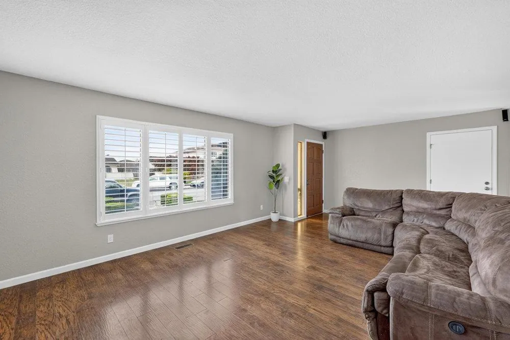 929 Lake Village Drive Watsonville, CA 95076