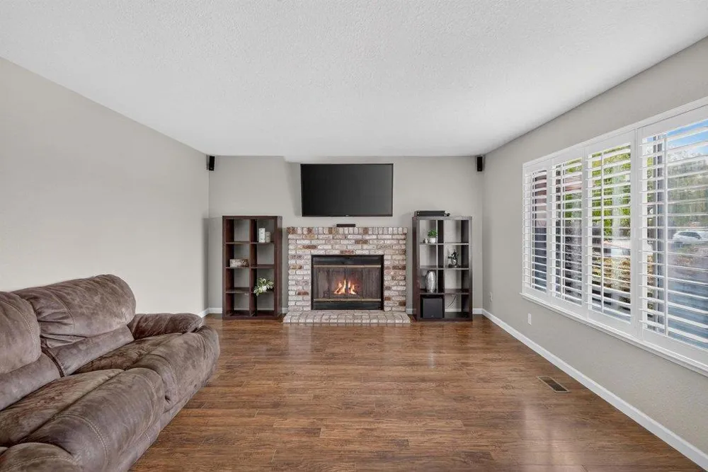 929 Lake Village Drive Watsonville, CA 95076