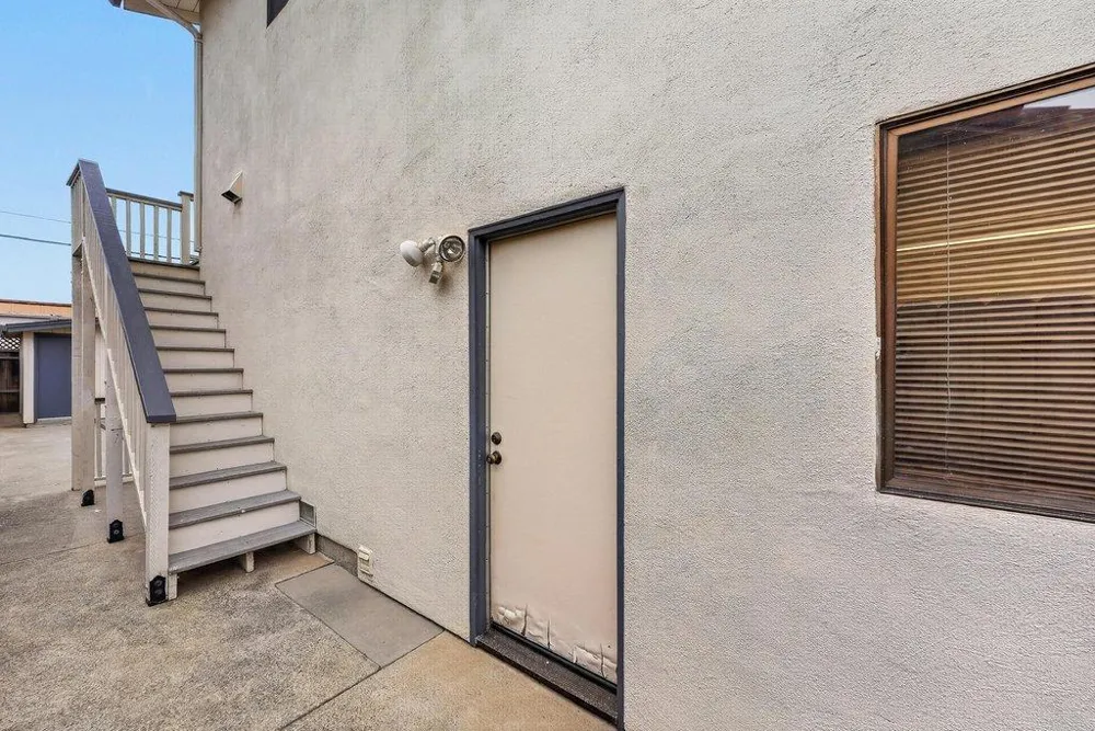 929 Lake Village Drive Watsonville, CA 95076