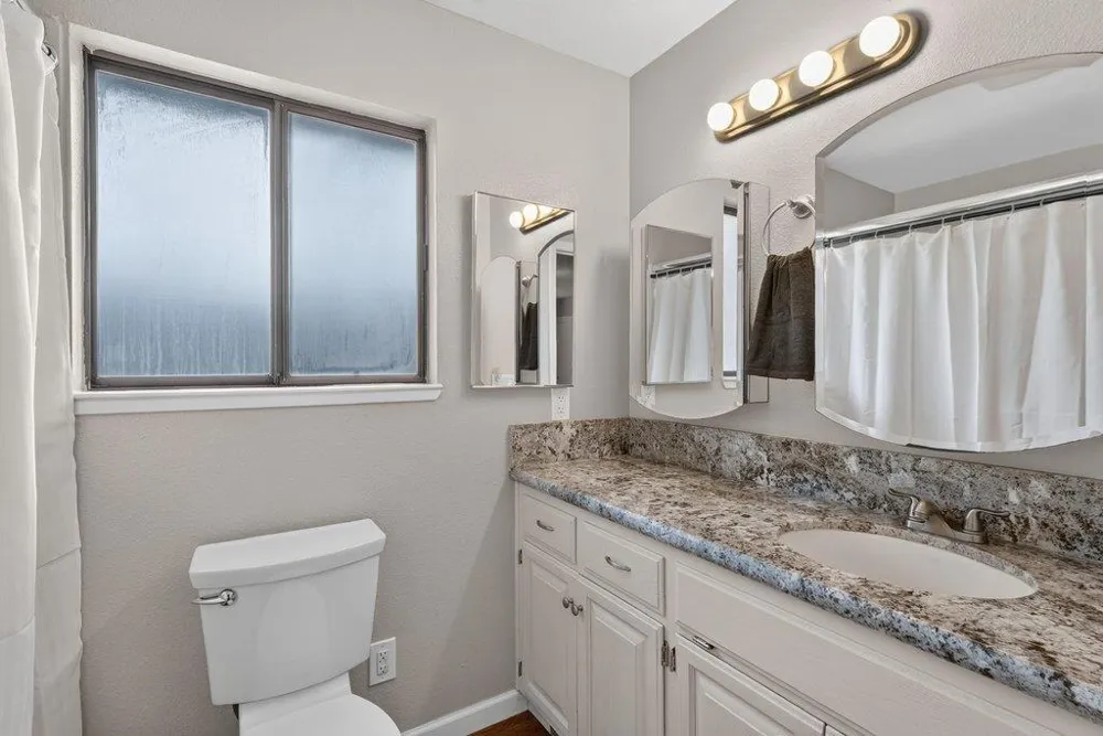 929 Lake Village Drive Watsonville, CA 95076