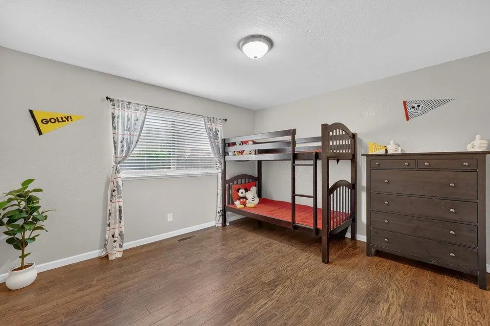 929 Lake Village Drive Watsonville, CA 95076