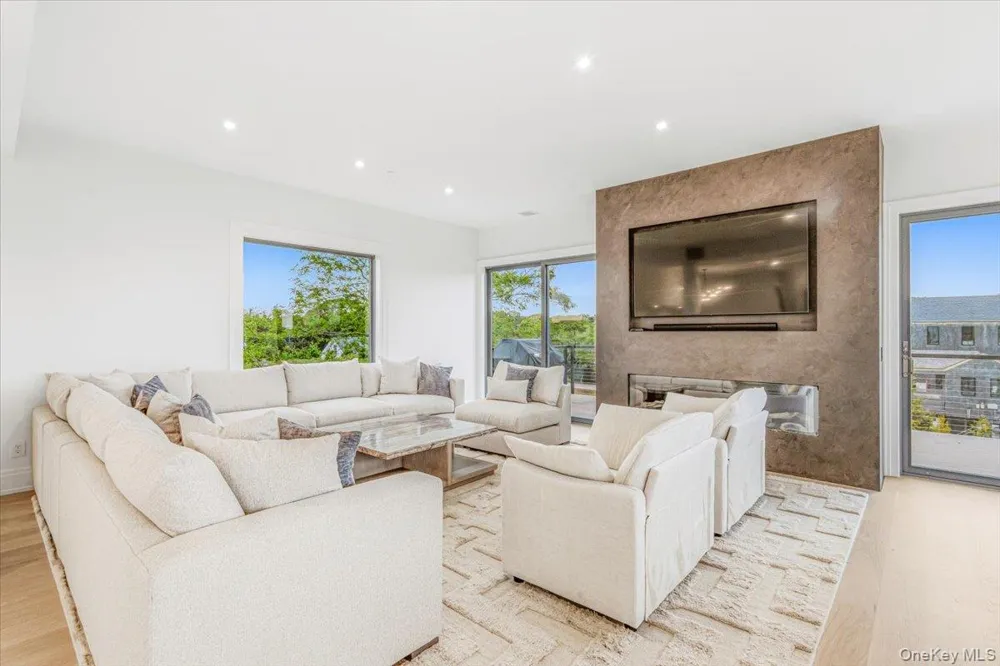 1A Jagger Lane Westhampton, NY 11977