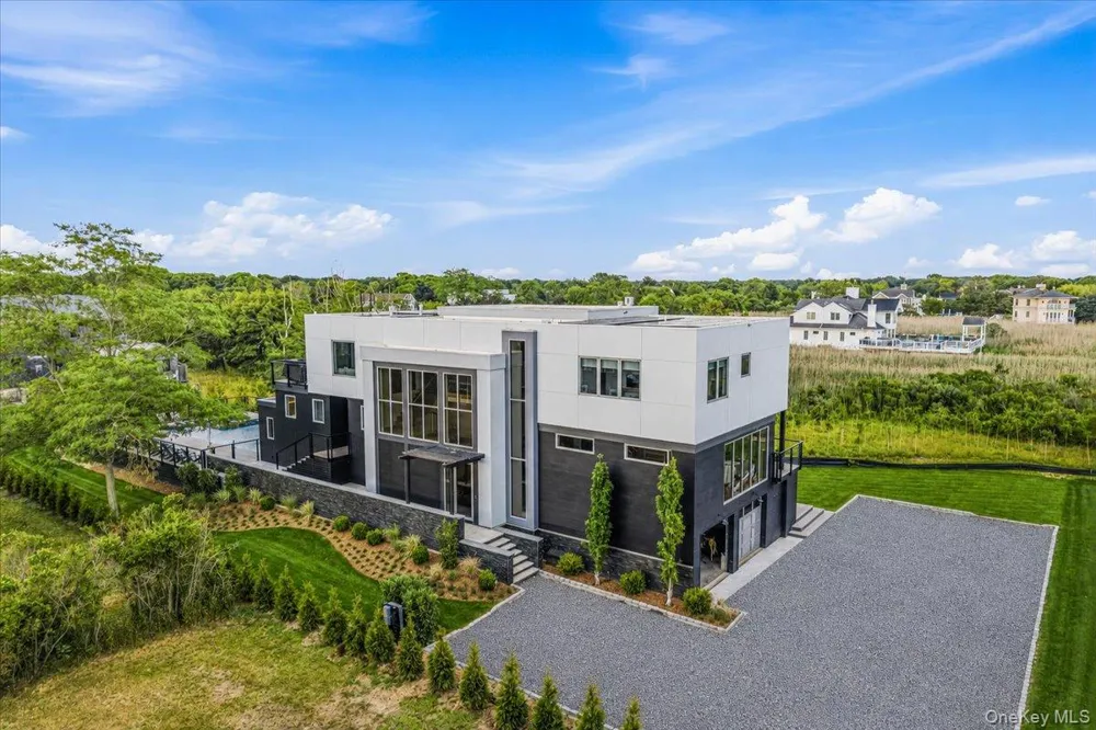 1A Jagger Lane Westhampton, NY 11977