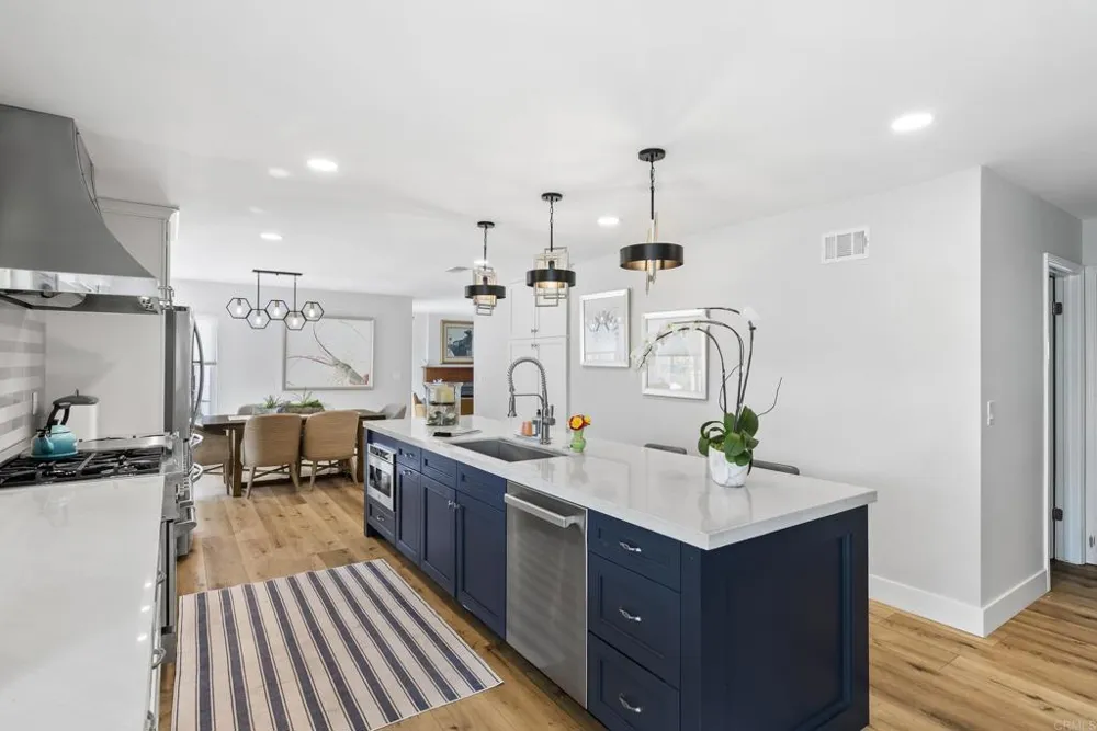 1504 Valleda Lane Encinitas, CA 92024