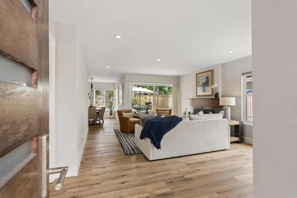 1504 Valleda Lane Encinitas, CA 92024
