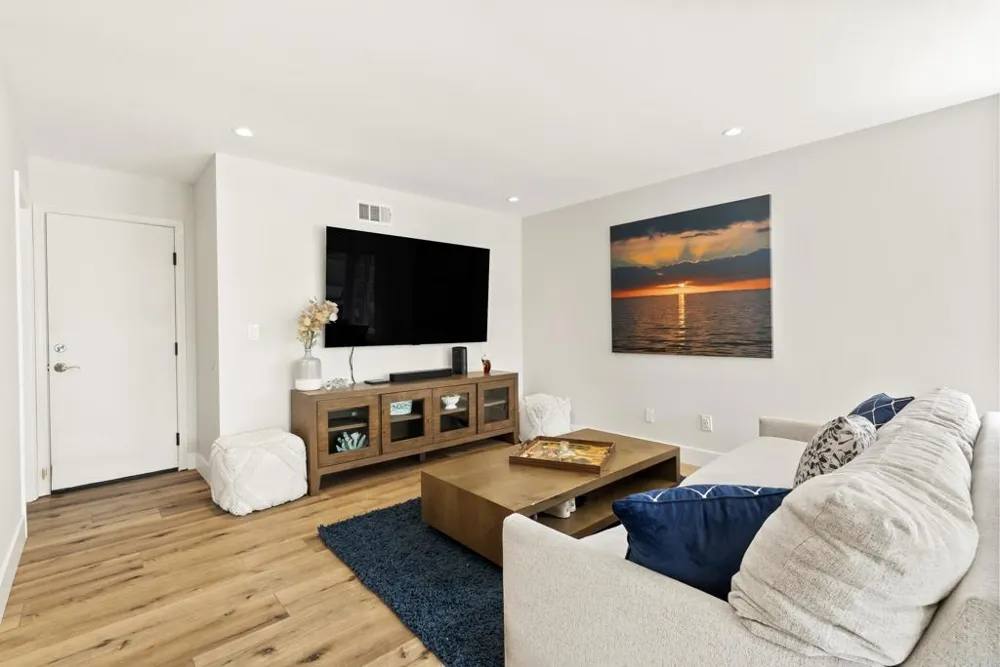 1504 Valleda Lane Encinitas, CA 92024