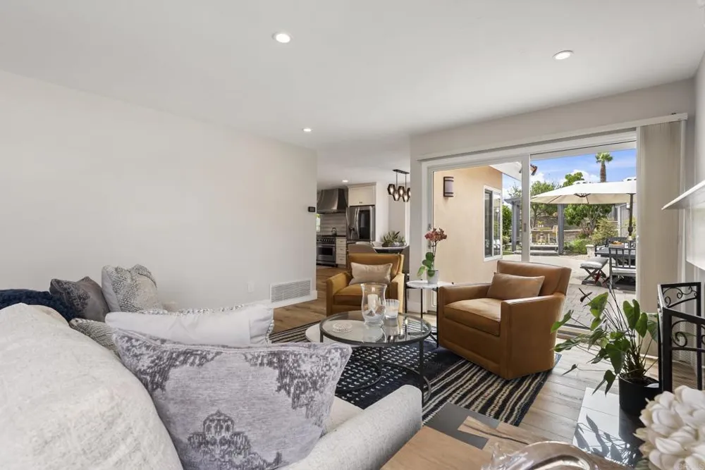 1504 Valleda Lane Encinitas, CA 92024