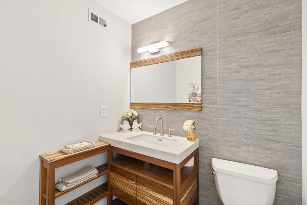 1504 Valleda Lane Encinitas, CA 92024