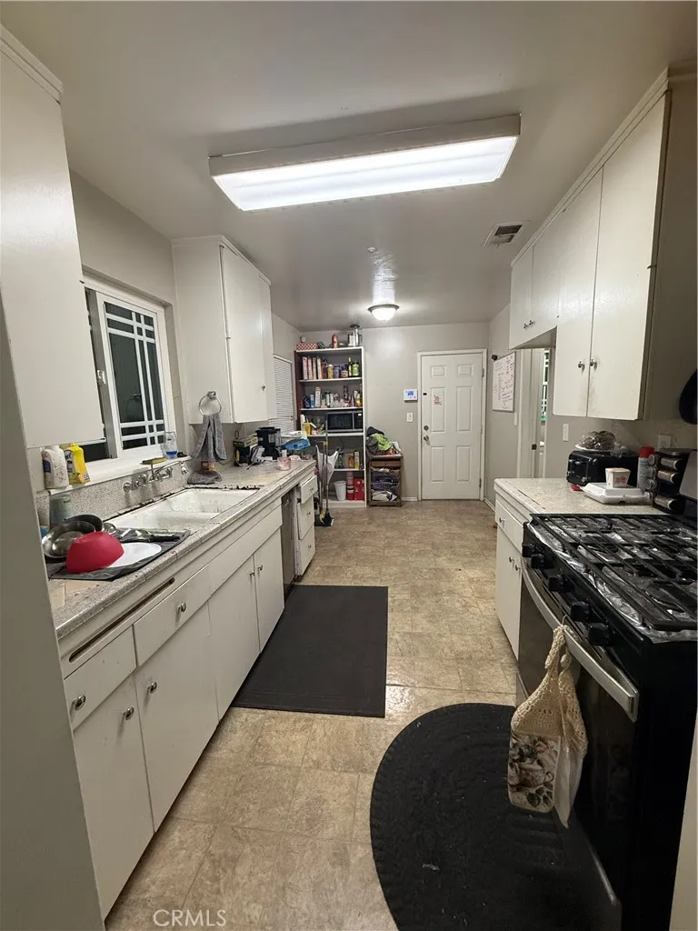 8568 Evergreen Fontana, CA 92335