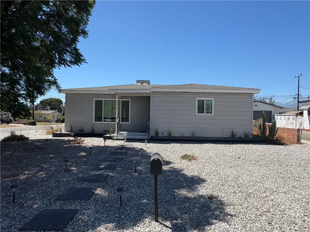 8568 Evergreen Fontana, CA 92335
