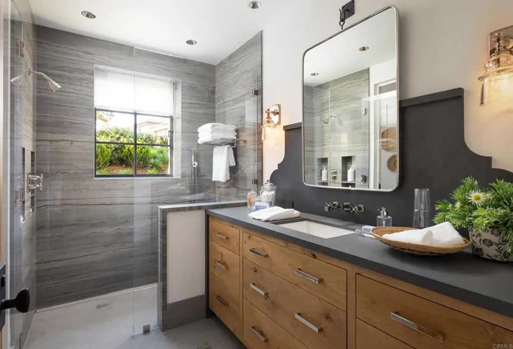 17845 Via De Fortuna Rancho Santa Fe, CA 92067