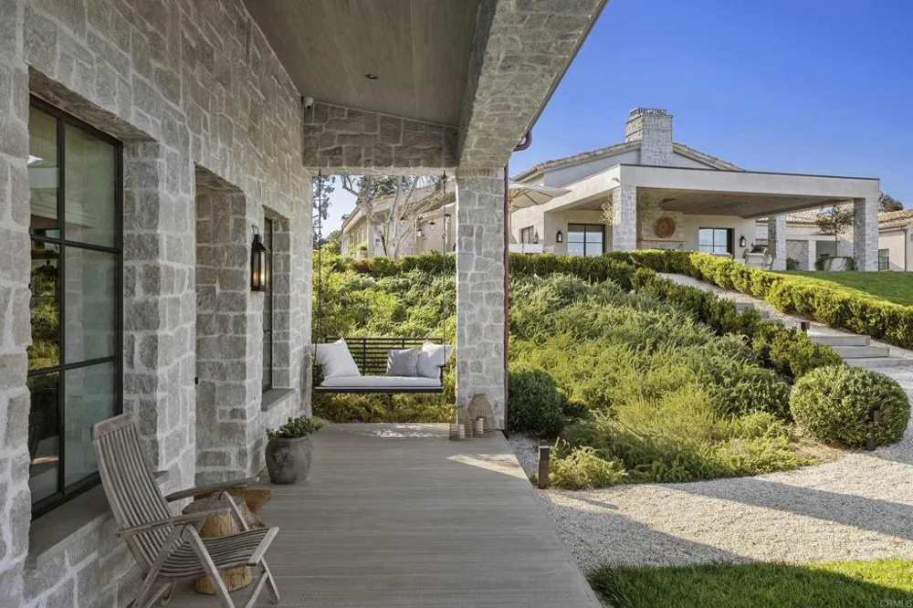 17845 Via De Fortuna Rancho Santa Fe, CA 92067