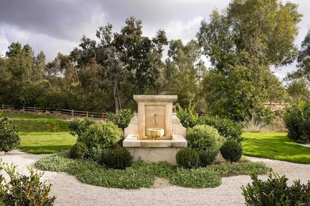 17845 Via De Fortuna Rancho Santa Fe, CA 92067
