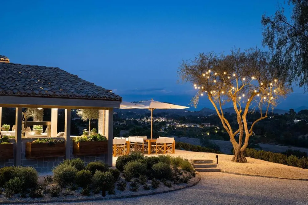 17845 Via De Fortuna Rancho Santa Fe, CA 92067