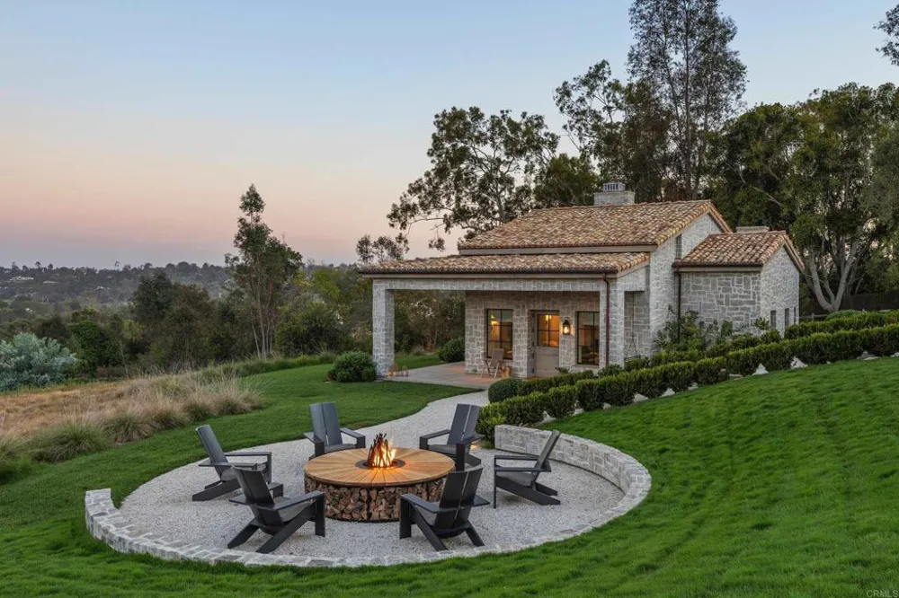 17845 Via De Fortuna Rancho Santa Fe, CA 92067