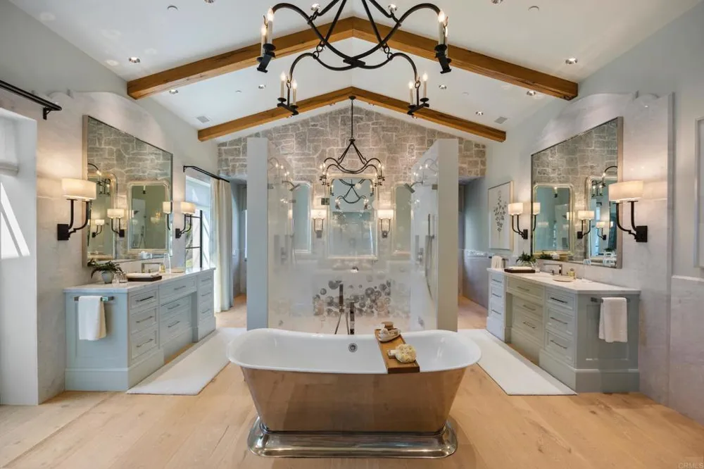 17845 Via De Fortuna Rancho Santa Fe, CA 92067
