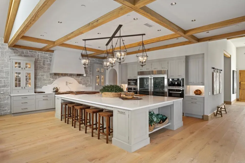 17845 Via De Fortuna Rancho Santa Fe, CA 92067