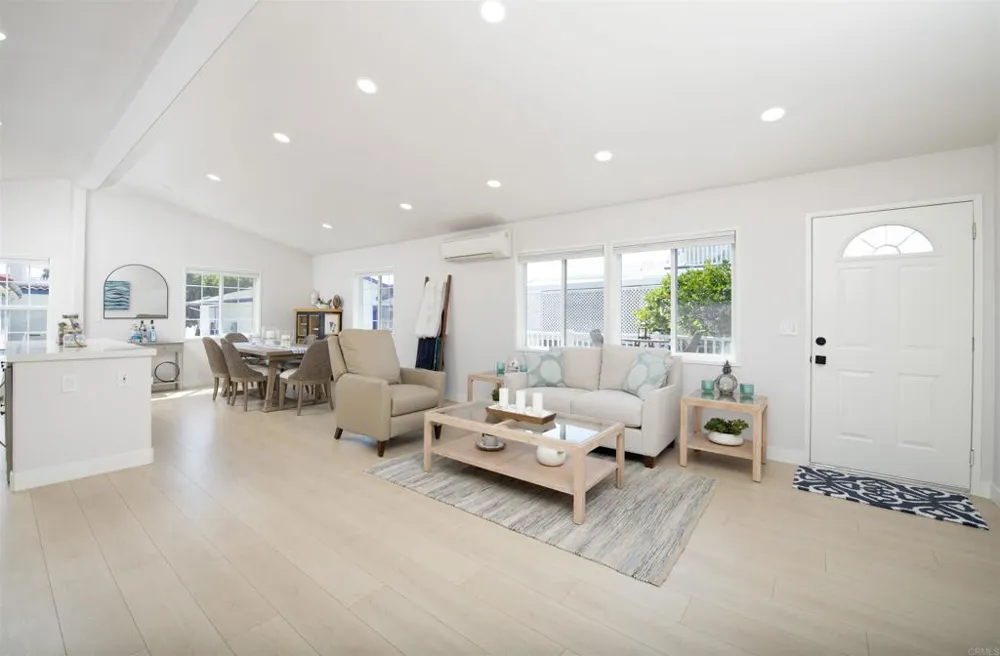 6503 Friendly Carlsbad, CA 92011