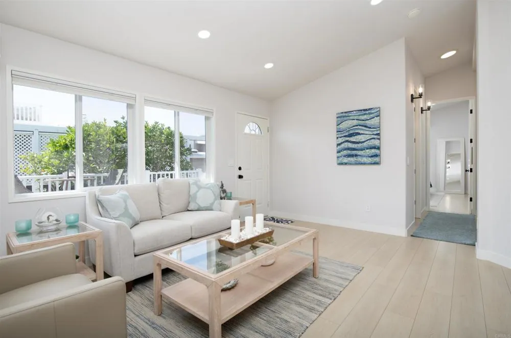 6503 Friendly Carlsbad, CA 92011