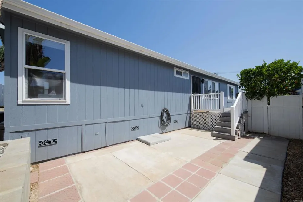 6503 Friendly Carlsbad, CA 92011