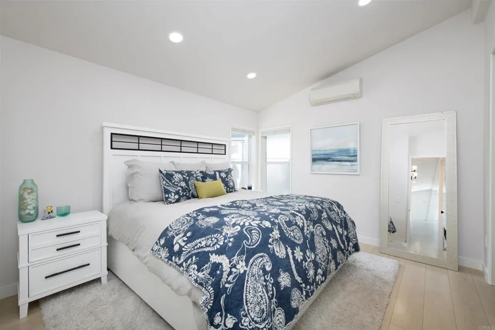 6503 Friendly Carlsbad, CA 92011