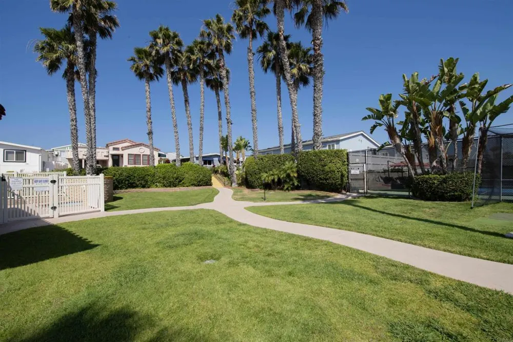 6503 Friendly Carlsbad, CA 92011