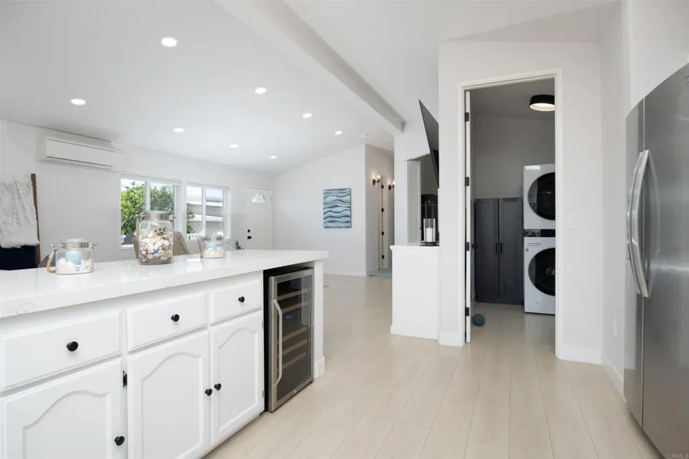 6503 Friendly Carlsbad, CA 92011