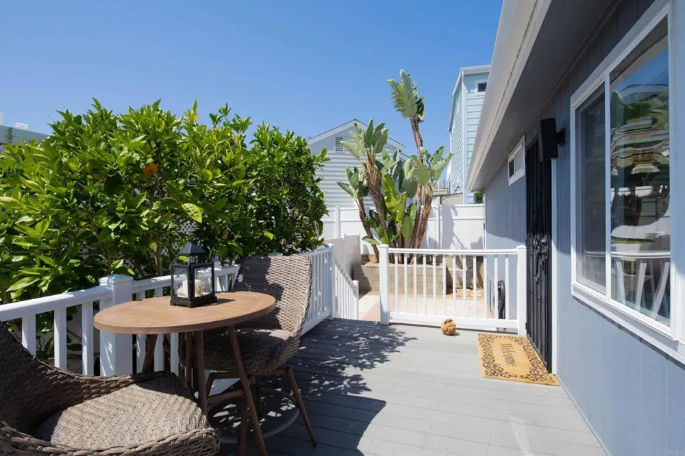 6503 Friendly Carlsbad, CA 92011