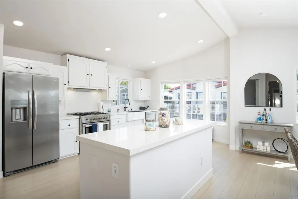 6503 Friendly Carlsbad, CA 92011