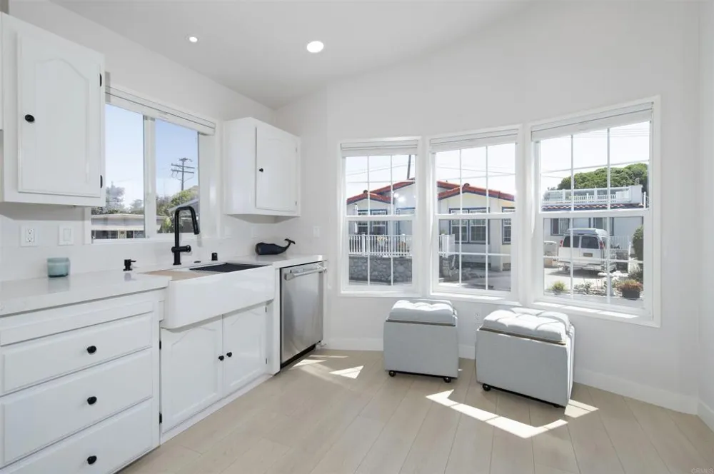 6503 Friendly Carlsbad, CA 92011