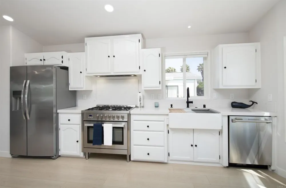 6503 Friendly Carlsbad, CA 92011