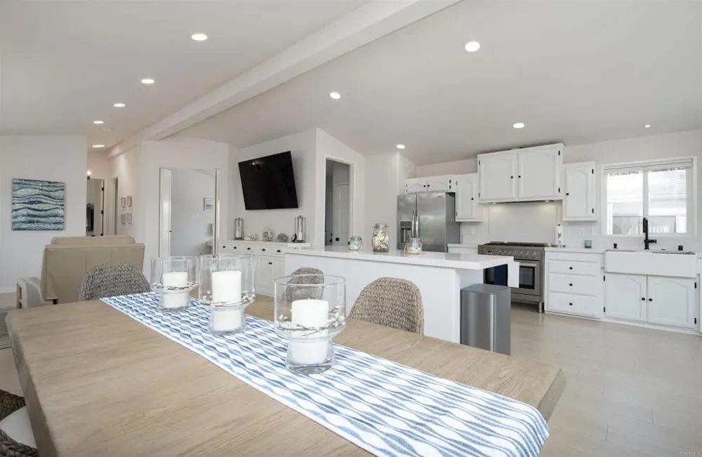 6503 Friendly Carlsbad, CA 92011