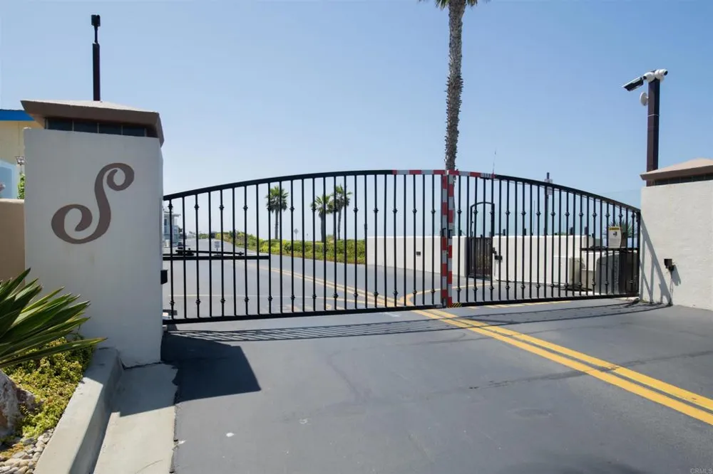 6503 Friendly Carlsbad, CA 92011