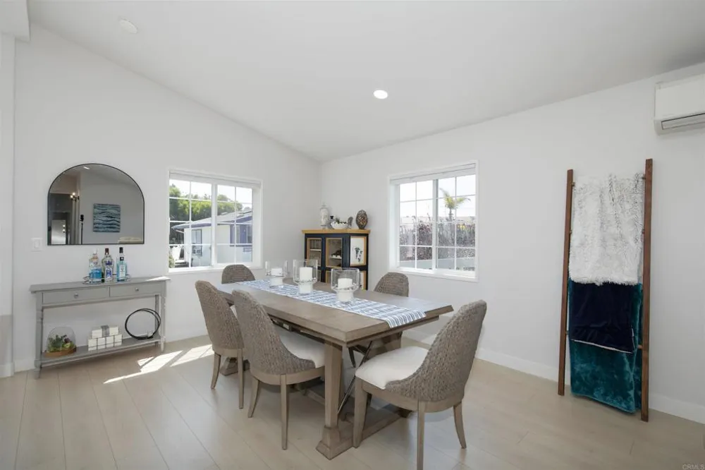 6503 Friendly Carlsbad, CA 92011