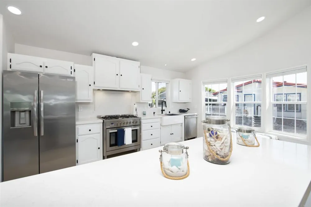 6503 Friendly Carlsbad, CA 92011